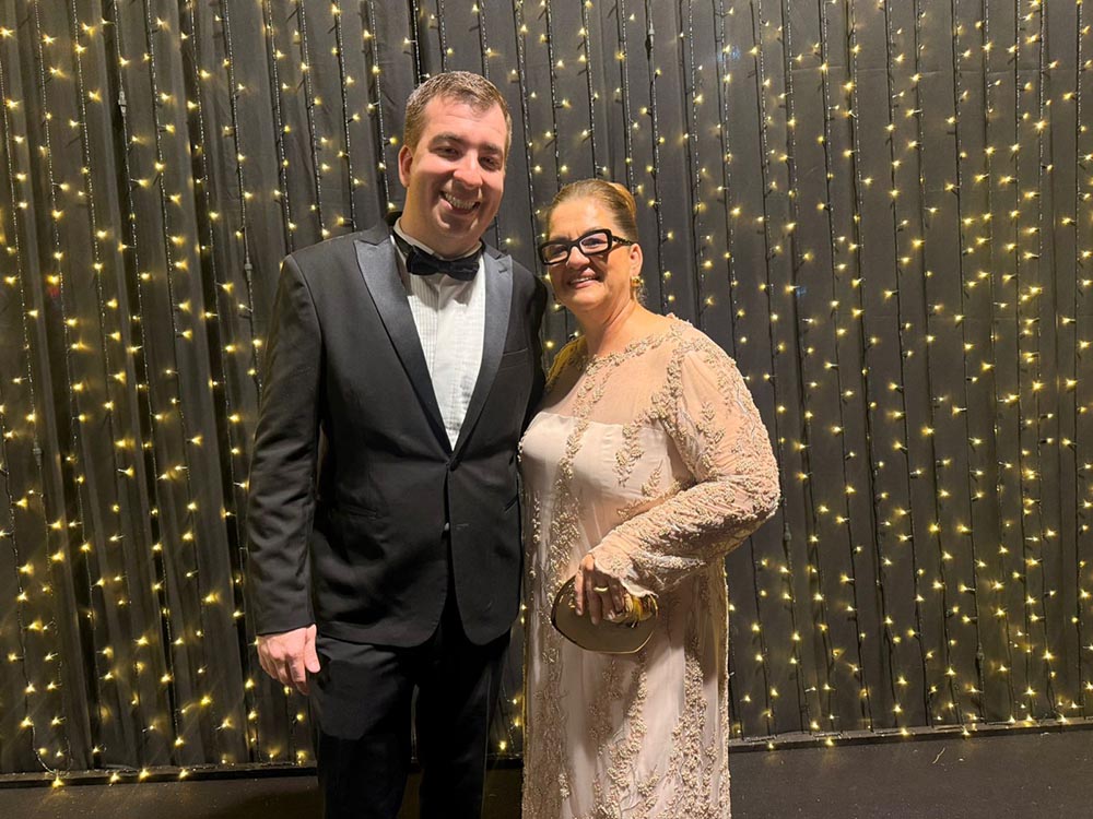 Arthur e a mãe Bernadeth Bayerl